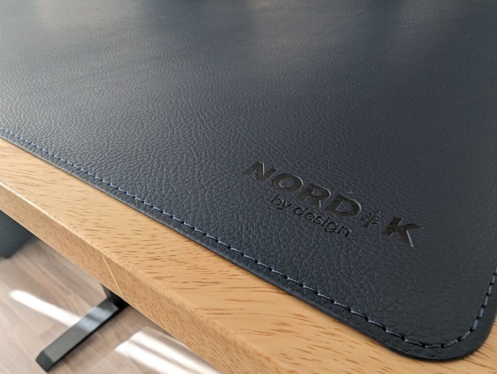 Nordik leather desk mat